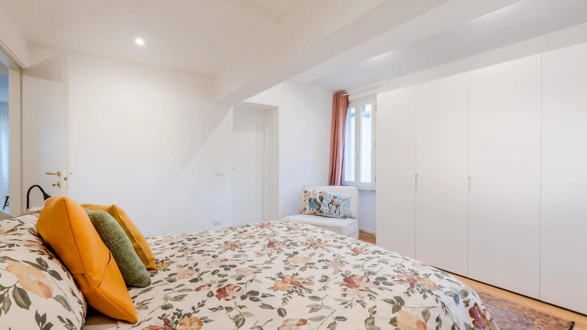Casa Daria, Modern 4 Bedrooms Apartment In Lucca